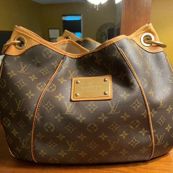 Louis Vuitton | Bags | Authentic Louis Vuitton Monogram  display picture 1